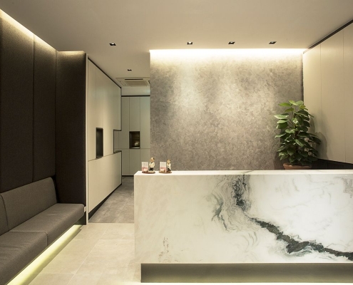 هشت توصیه برای طراحی داخلی مطب پزشکان 8 نمای پذیرش مطب پزشکی